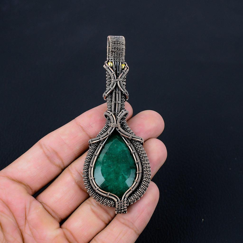 Pietre prețioase de smarald create în laborator, bijuterii din sârmă de cupru pur înfășurate manual