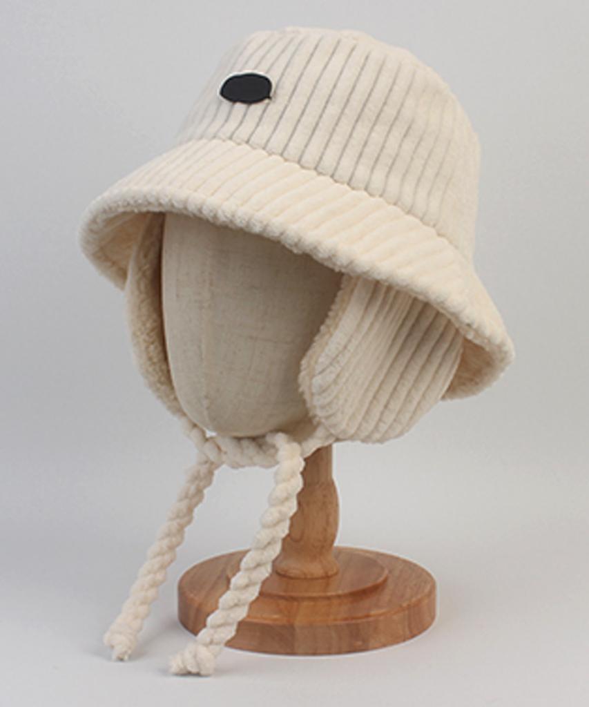 Yunibeosyeolkemiseuteuli Bold Fleece Ivory Earflap Bucket Hat
