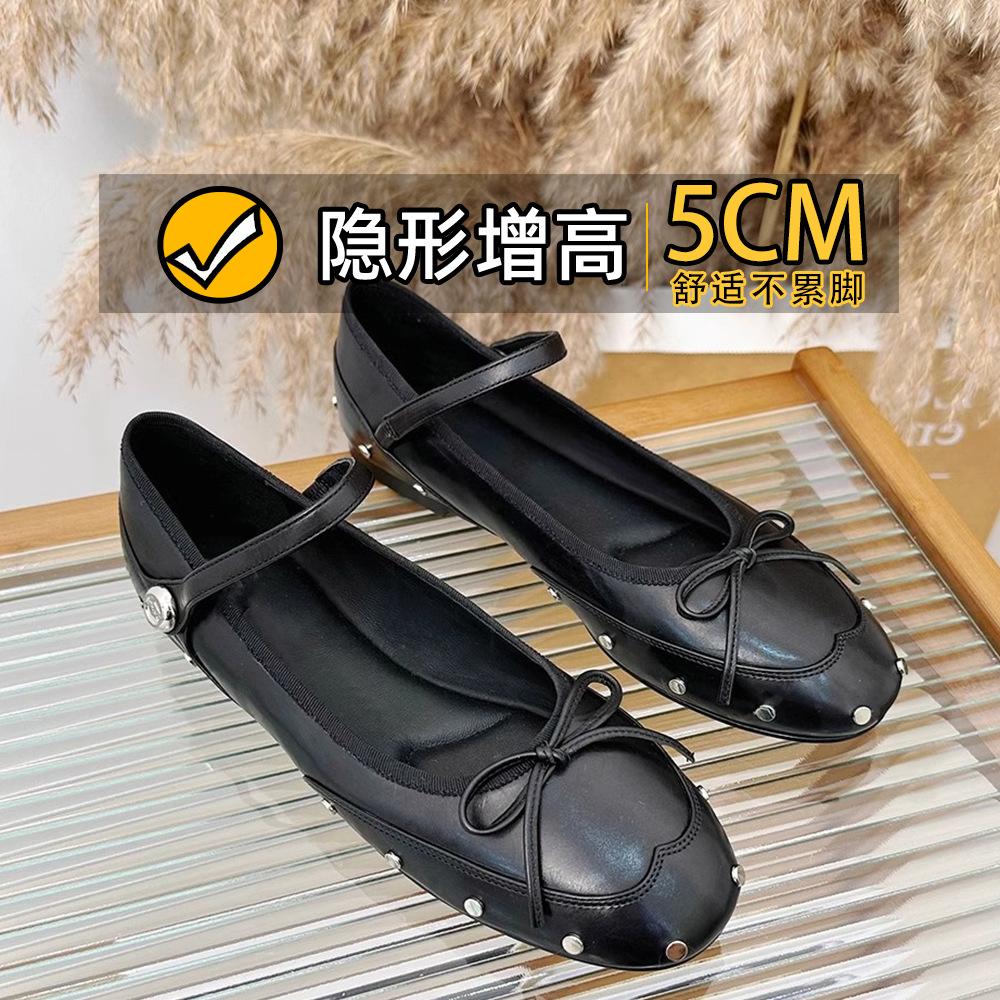 

Версия из овчины Xiaoxiangfeng бант внутренняя высота увеличение одинарные туфли женские слово с неглубокими заклепками французская кожа туфли Мэри Джейн 39