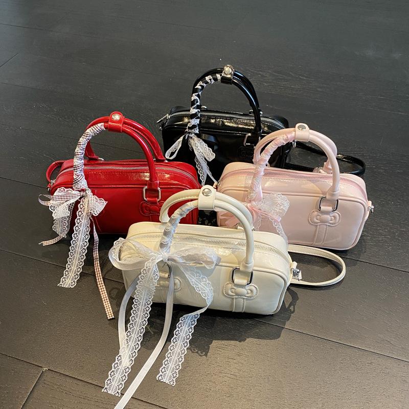 This Year, the Popular Versatile Women's Bag Portable Small Square Bag 2025 New Fashion Niche Design Korean Shoulder Messenger Bag