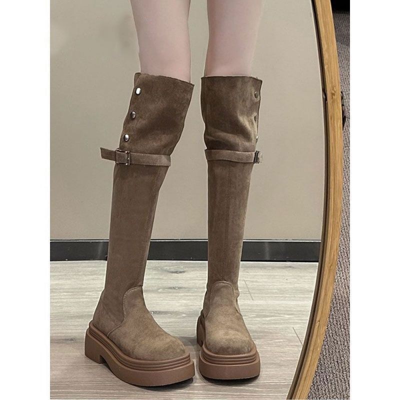 Noszenie dwóch złożonych kozaków rycerskich za kolano na grubej podeszwie dla kobiet, nowe kozaki na grubym obcasie na wiosnę i jesień 2025 są modne