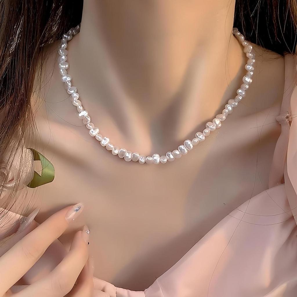 Korean Pearl Necklace: High-End Silver Clavicle Chain with Niche Design, Perfect for Light Luxury and Sweater Pendants.