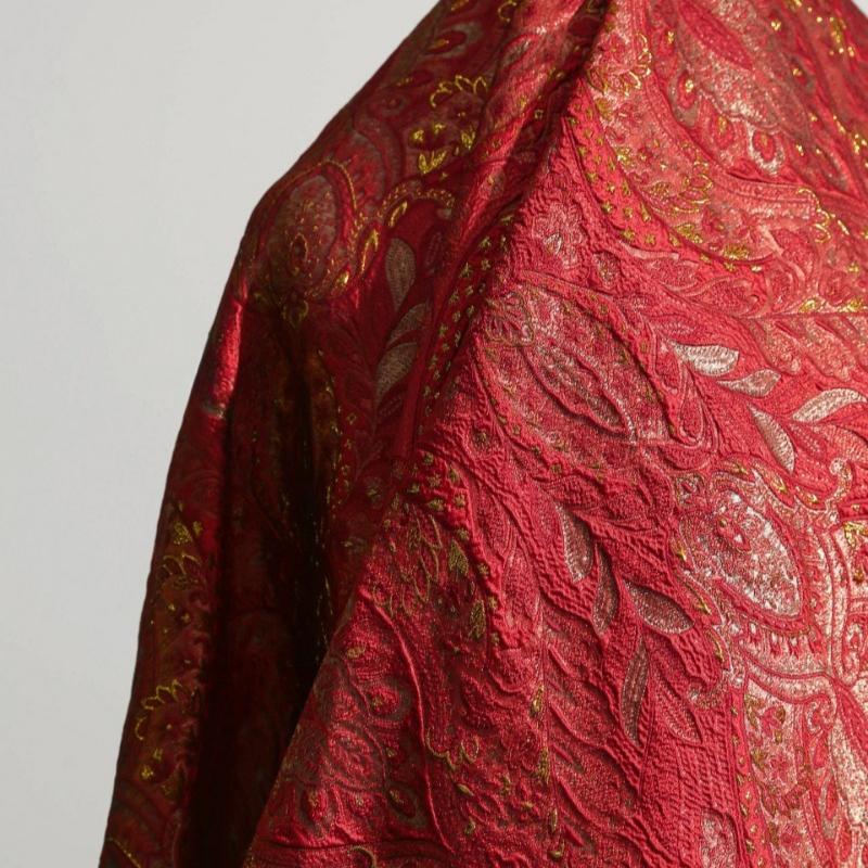 Широкая 138см Европейская смесовая ткань Дворцовый стиль Блестящий шелк Трехмерная текстура Рельефная жаккардовая ткань Ткань для куртки 100x138cm