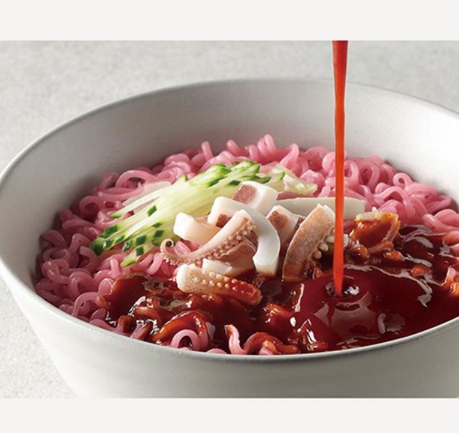 The micik Spicy Squid Bibim Noodles 139g – Korean Sweet & Spicy Seafood Ramen