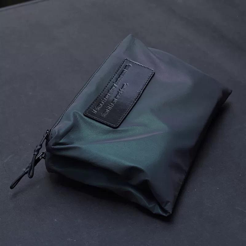 

Techwear Style Holographic Colorful Reflective Handbag Folding Makeup Bag Man Woman Multifunctional Portable Wash Toiletry Bag