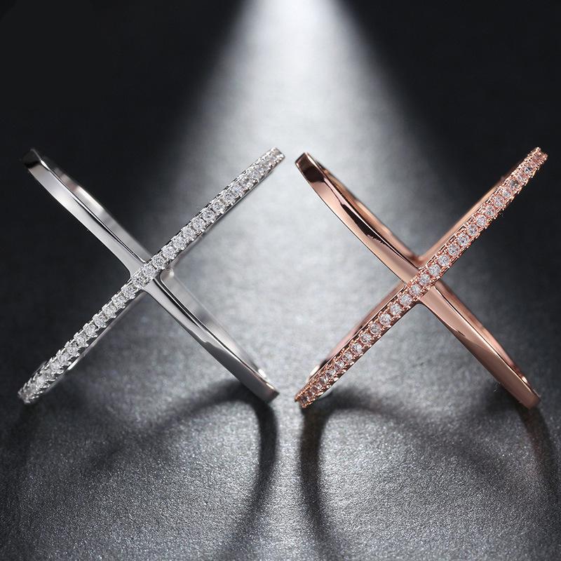 Nowy luksusowy pierścionek w kształcie litery X z mikro brukowanymi cyrkoniami AAA Cubic Ool Stylowa biżuteria modowa na przyjęcie koktajlowe dla kobiet i dziewcząt