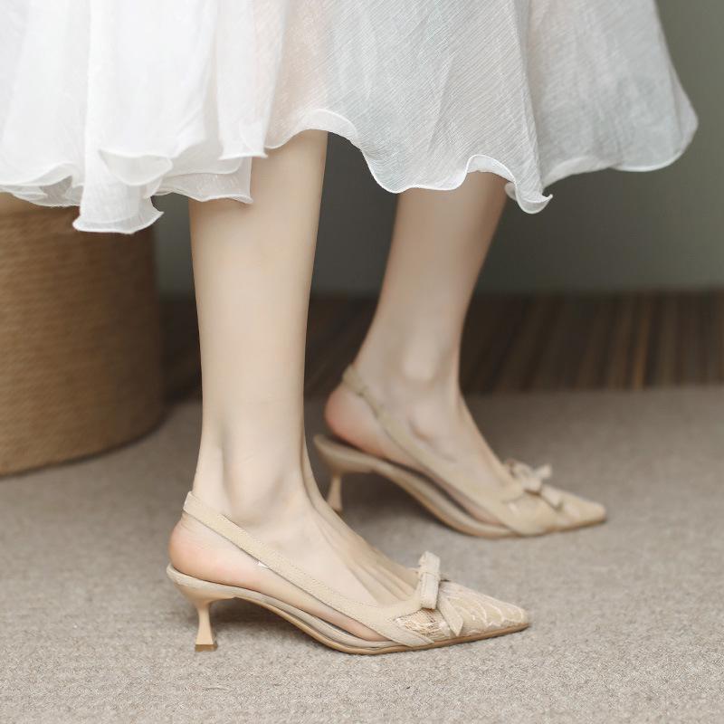 Schicke Spitze Kitten Heels: 2026 Frühling Geschlossene Zehenpartie Riemchen mit Schleife Mittelhoher Absatz Damen Sandalen