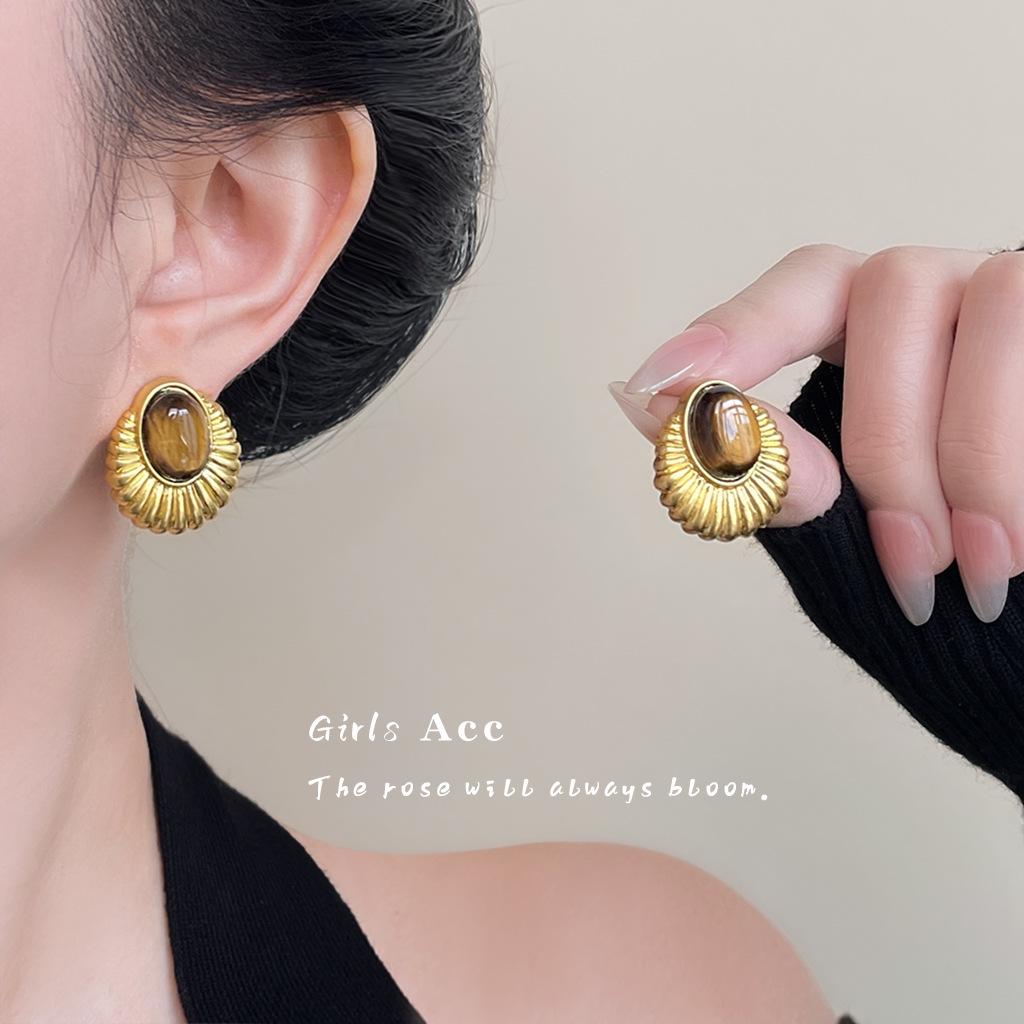 Retro Melaard Tiger's Eye Handmade French Light Luxury Stud Earrings for Women