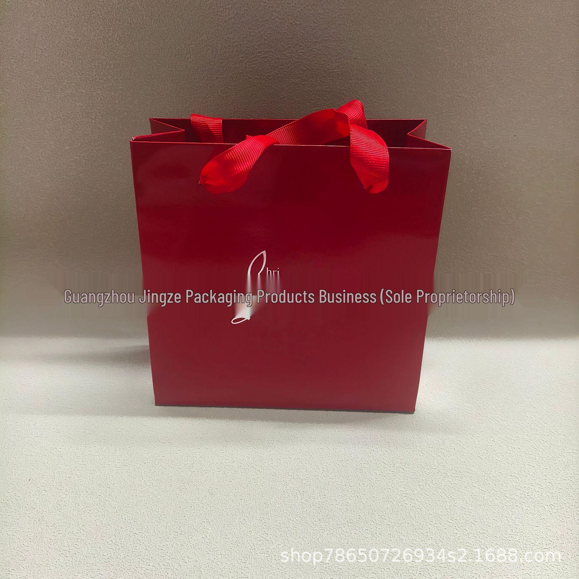 Подарочный набор Louboutin с ароматическим кушоном-аппликатором для губ и блеском, с сумкой Small Gift Bag 16*16*7cm