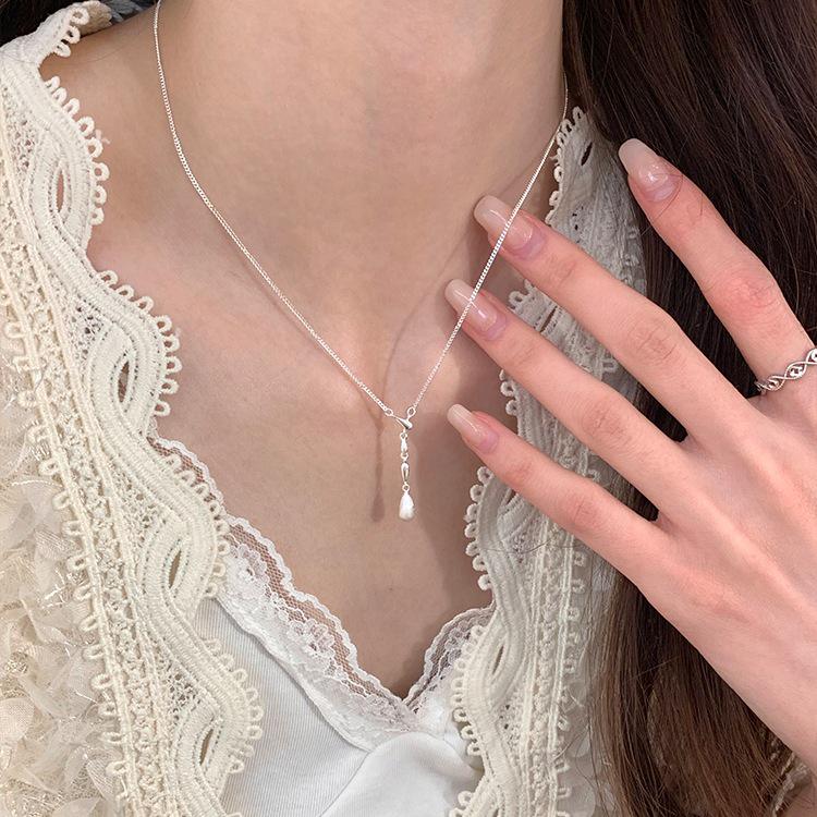 Elegant Water Drop Tassel Necklace - Trendy, Versatile Clavicle Chain for Women