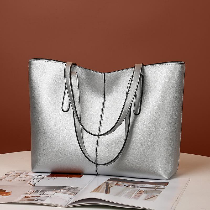 Elegant Large Capacity Travel Tote - Essential Mom Shoulder Bag