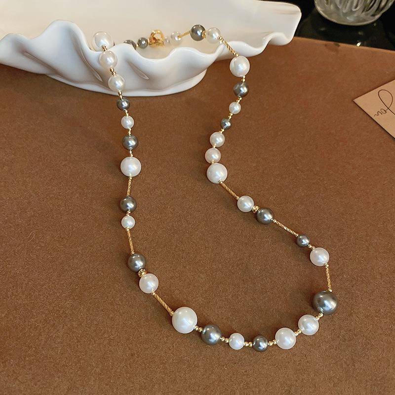 Fashion versatile color matching pearl necklace retro niche high-end sense collarbone chain personality light luxury design sense necklace women