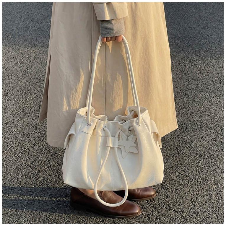 IELGY Drawstring Bucket Bag Fashion Casual Large Capacity Commuter Shoulder Messenger Bag