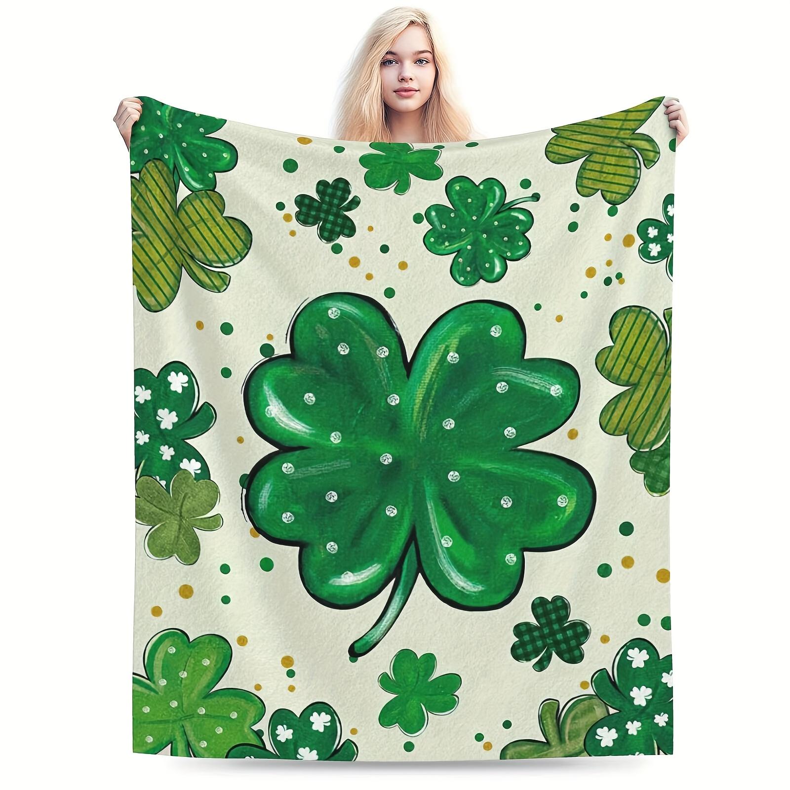 

Trifolium pattern blanket - suitable for St. Patrick s Day, living room, bed, camping. Suitable for all seasons 75x90cm чёрный