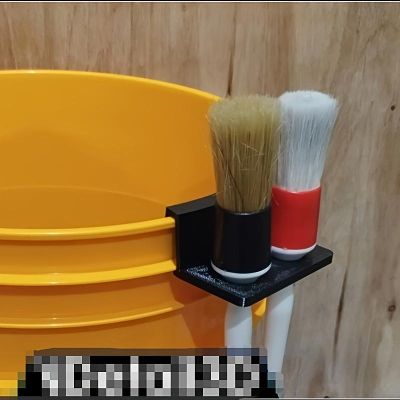 1 Soporte para Cepillo para Cubo de Lavado - Compatible con la Mayoría de Cubos de Lavado de Coches Estándar, Se Fija Fácilmente al Cubo, Más Conveniente