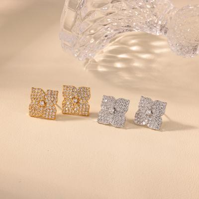 Volle Zirkon vierblättrige Kleeblatt-Ohrringe für Damen, hochwertige Nischendesign-Ohrringe, leichter Luxus, modische, vielseitige Blumenohrringe