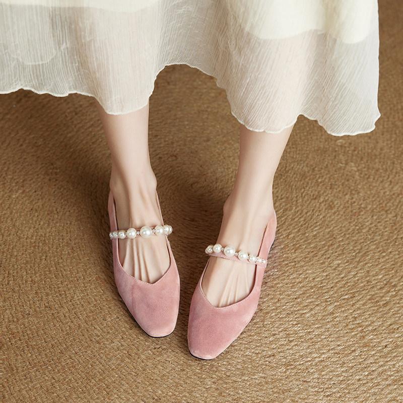Französische quadratische Kopf Perlenwort mit niedrigem Absatz Einzelne Schuhe Damen Frühling und Herbst Retro Elegant Flacher Absatz Mattes Licht Mund Mary Jane Schuhe