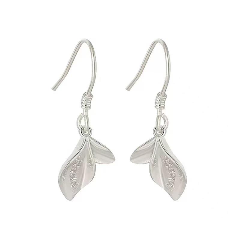 Elegant Retro Petal Earrings for Women - Light Luxury S925 Silver Needle, High-End, Simple Design Accessories