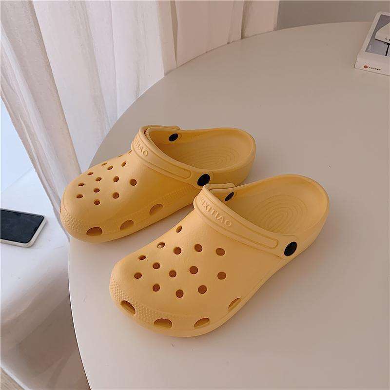 Korean new hole shoes ins cartoon cute couple bag head cool slippers men and women comfortable nurse shoes non-slip