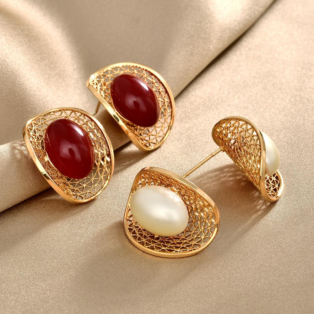 Vintage Palace Style Oval Pearl Stud Earrings - Hollow-out Mesh Texture Red Pearl Dainty Earrings for Women Elegant Jewelry