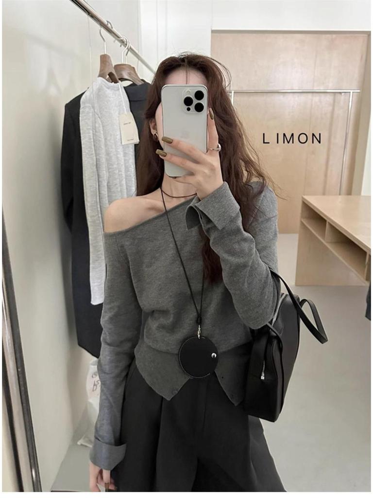 Design Sense Slanted Off-Shoulder Knit Top: Women's Slimming Long Sleeve, Autumn/Winter Collection, Small Size, Elegant and Versatile Fashion