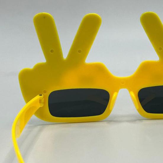 Football Theme Sunglasses, Lightweight Football Events Glasses, Funny Peace Gesture Stadium Sunglasses for Men Women Football Fans Game Day Photos