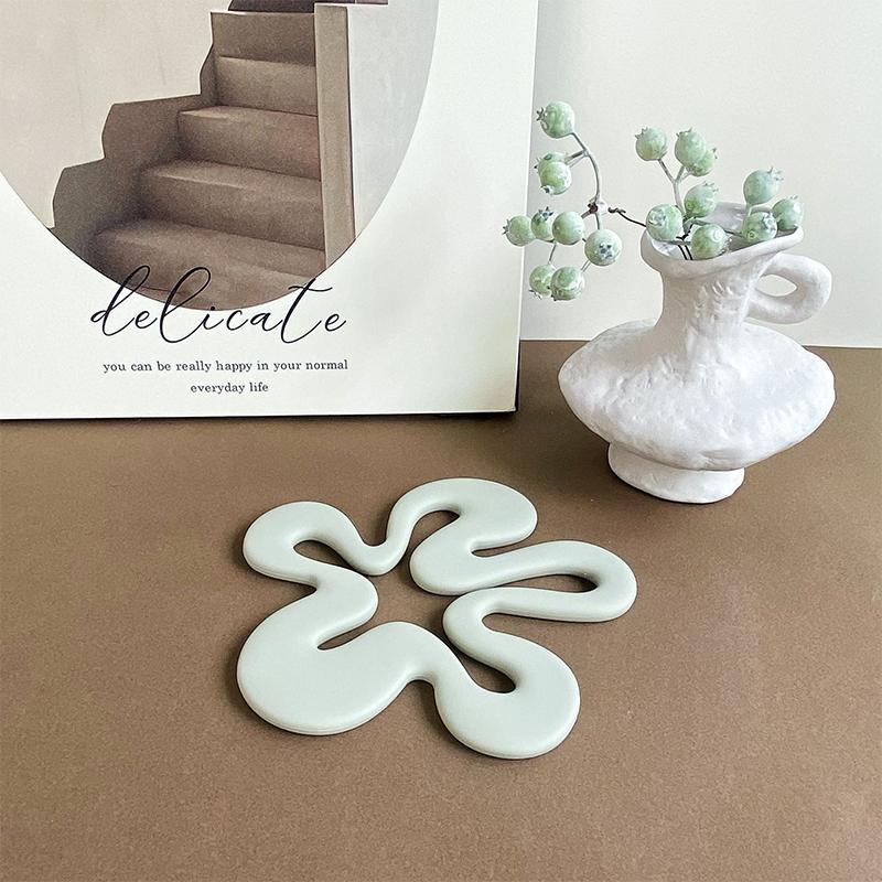 Irregular Flower Shape Coasters Skid Insulation Cup Mat Antiskid Pat Reusable Kitchen Dishes Accessories Table Protector