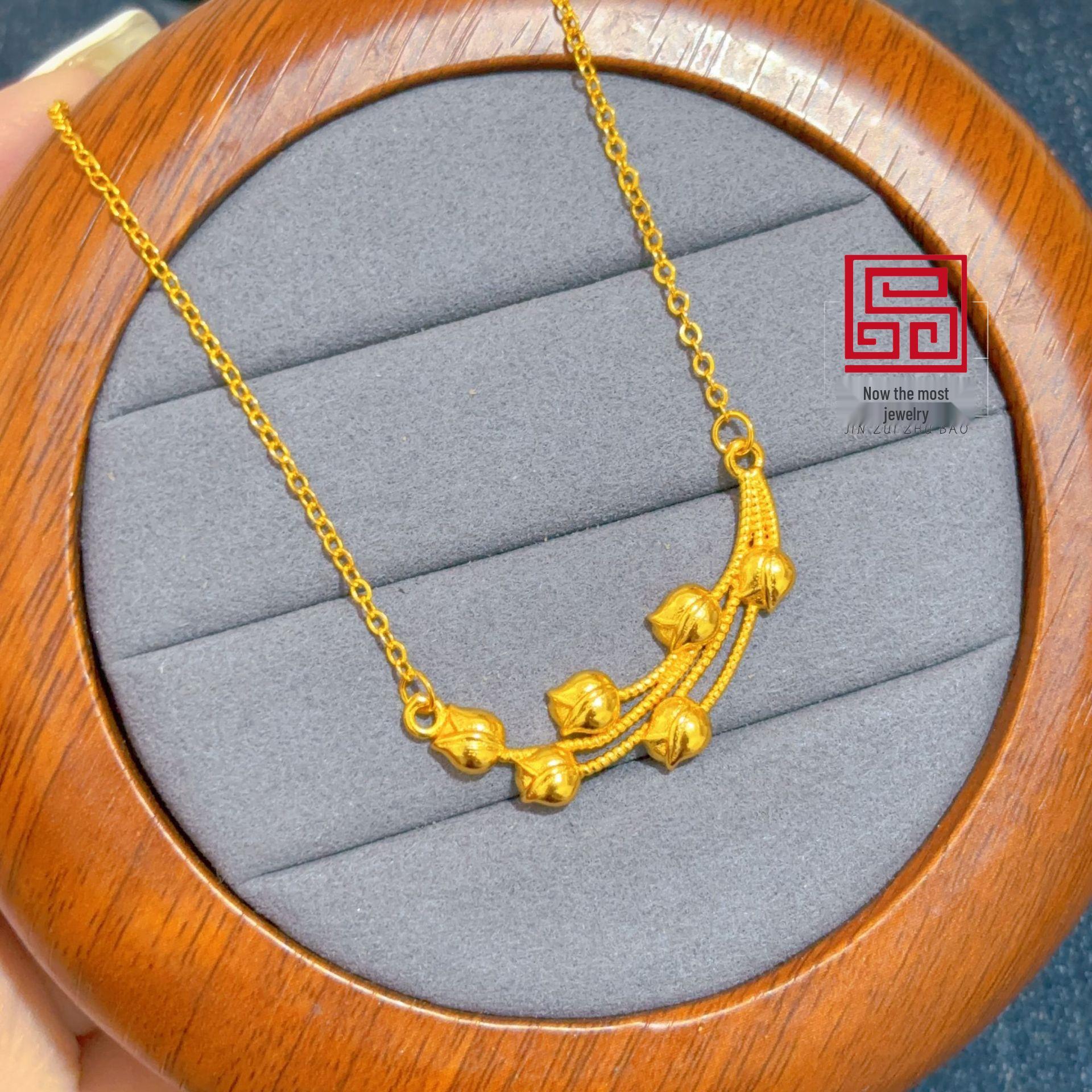 

Gold Tulip Retro Necklace: Light Luxury Romantic Clavicle Chain for Women