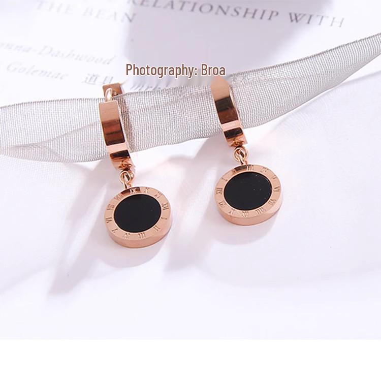 

Не тускнеющие серьги из корейской титановой стали цвета розового золота | Гипоаллергенные серьги-пусеты с римскими цифрами для женщин Rose Gold