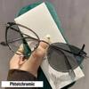 Outdoor Color Changing Myopia Glasses for Women Student Fashion Cat Eye Shaped Photochromic Myopia Eyeglass