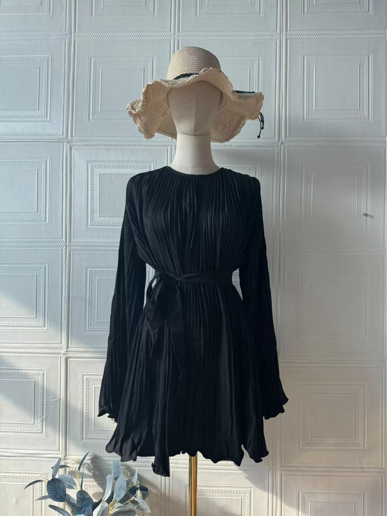 

2025 Spring Temperament Waist-Hugging Solid Color Long-Sleeved Dress Small