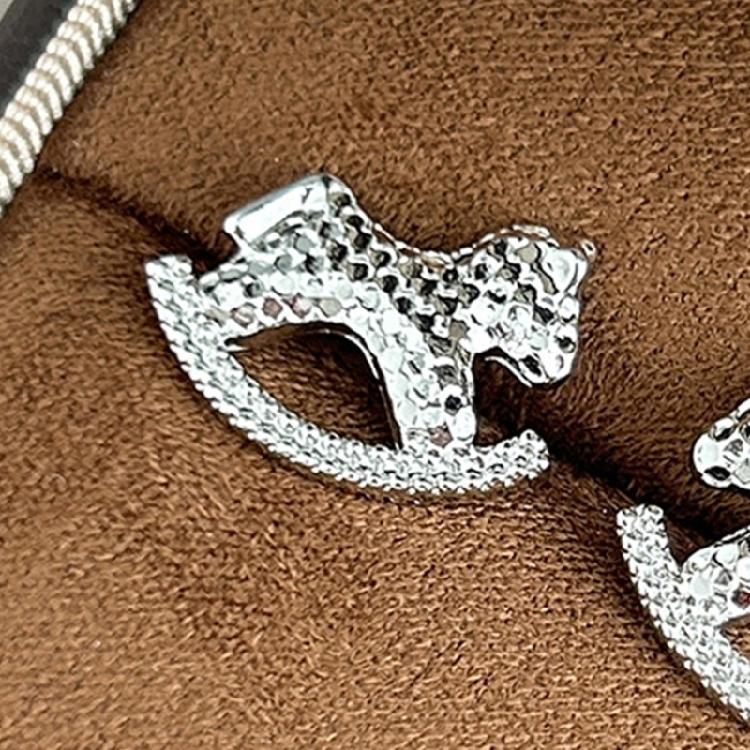 Unique Small Horse Ear Studs Alloy Jewelry For Girls And Women Fashion Lovers