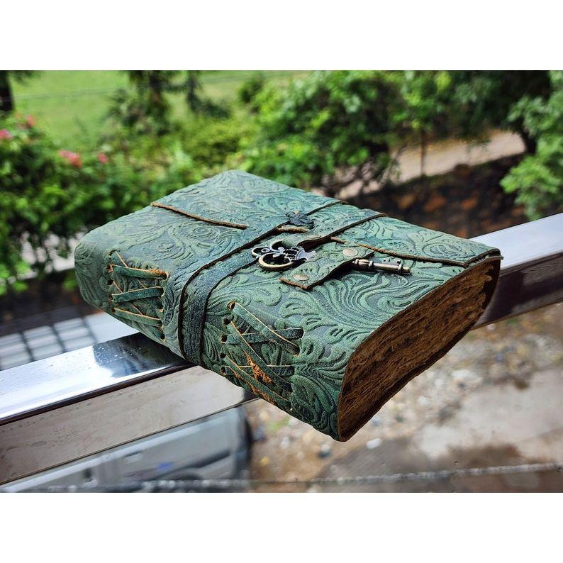 

Leather book, Leather grimoire -Handmade Deckle Edge Paper Leather Bound Journal -Book of Shadow -Leather Sketchbook-Drawing Journal 6 x 4 in зелёный