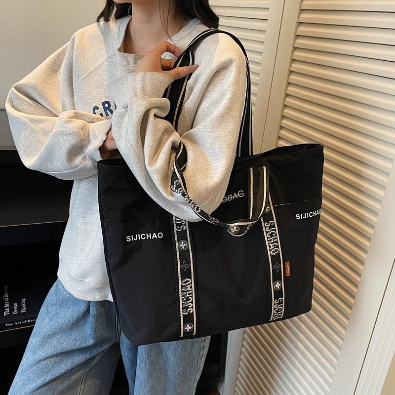 Casual Large-capacity Canvas Bag Women's Fashion Shoulder Commuter Tote Bag Versatile Class Tote Bag