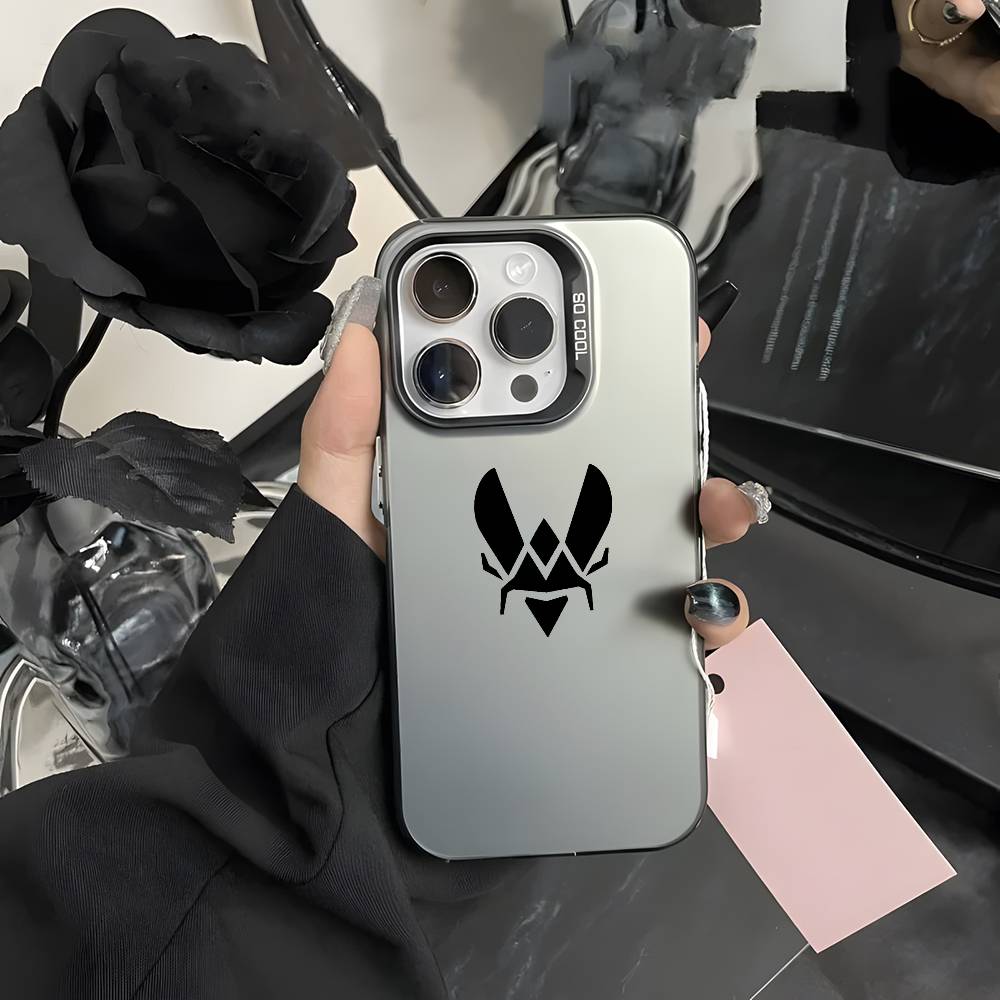 

Чехол для телефона с логотипом Team Vitality Counter Strike для iPhone 16 15 14 13 12 11 Pro Max Черный Фиолетовый Матовый Лазерный Металлик Аврора Funda iphone15