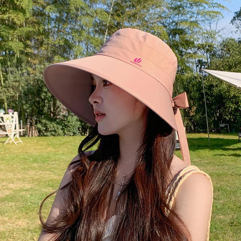 Beach sunshade sunscreen hat shows a small face and a big brim. Vacation sun hat for women