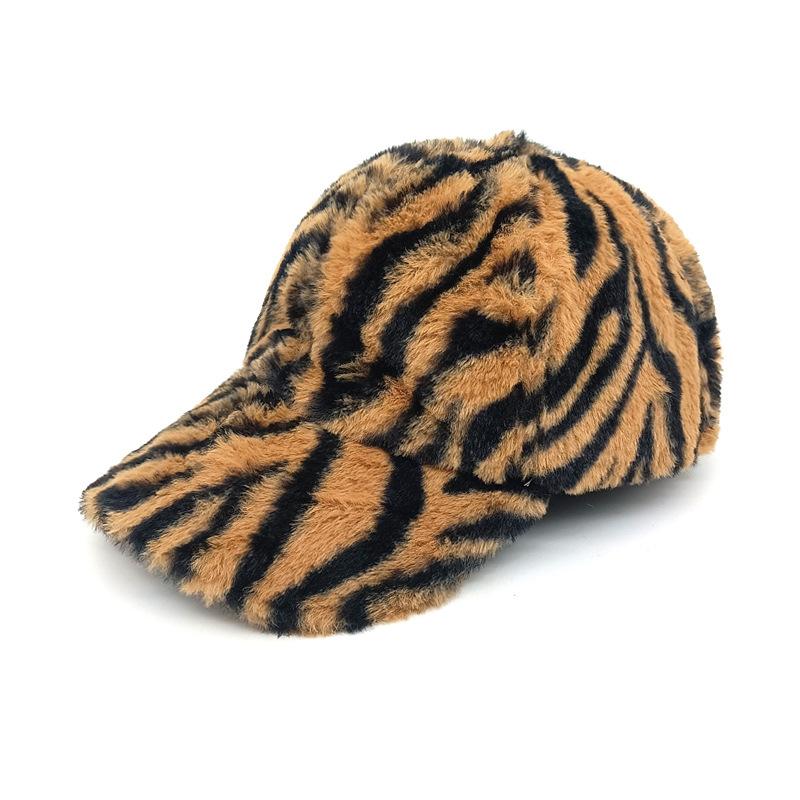 Women's Winter Leopard Pattern Baseball Cap Fashion Warm Plush Hat Versatile Shading Duck Tongue Cap Street Rebound Cap