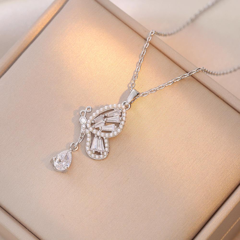 Butterfly Necklace with Color-Retaining Zircon - Fashionable, Versatile Women's Jewelry Accessory.