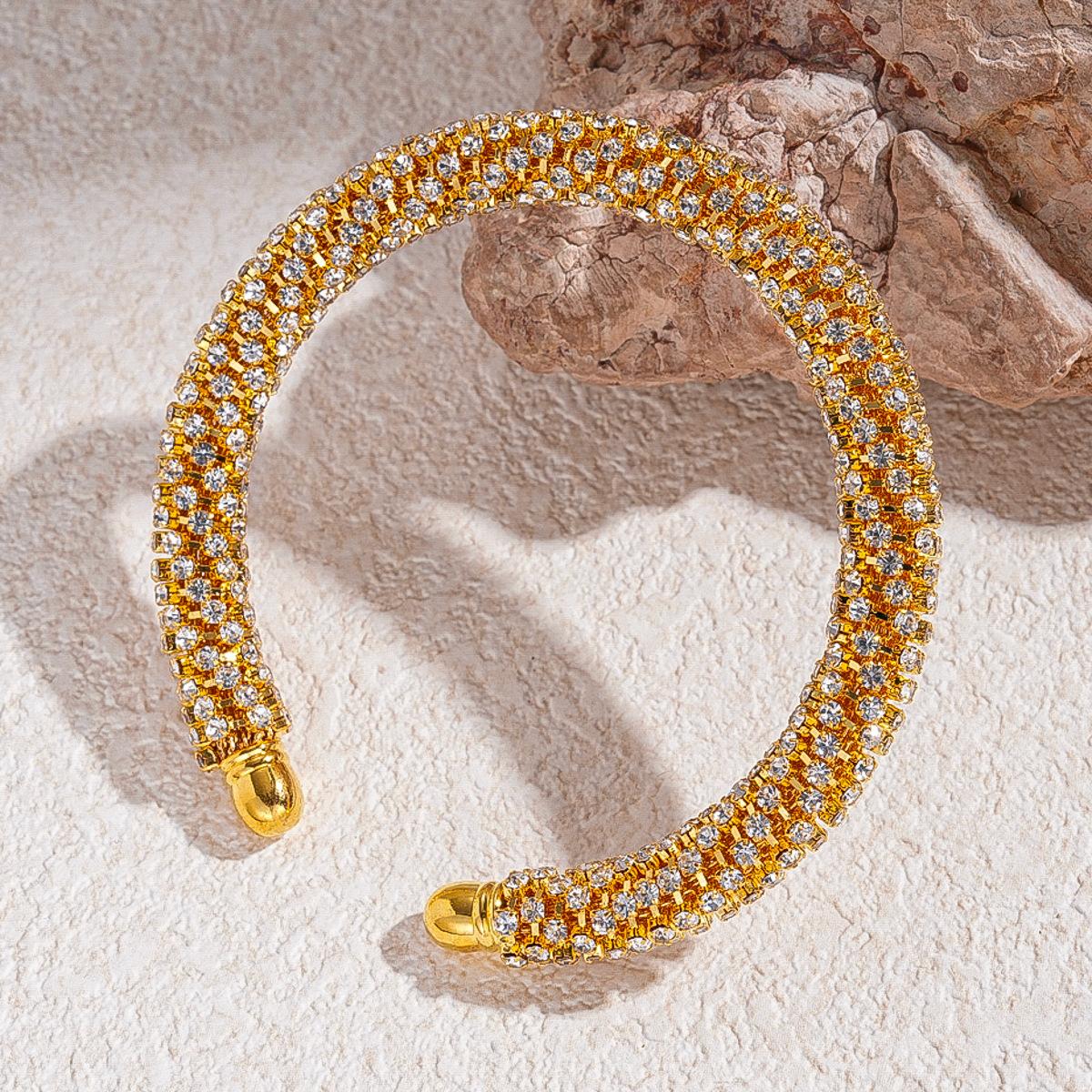 

Модные украшения для женщин