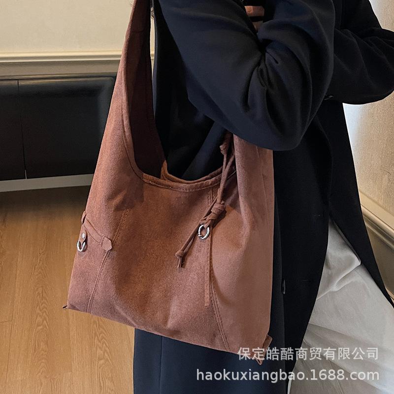 Autumn retro large-capacity tote bag 2025 super fire Maillard lazy wind women's commuting temperament simple shoulder bag