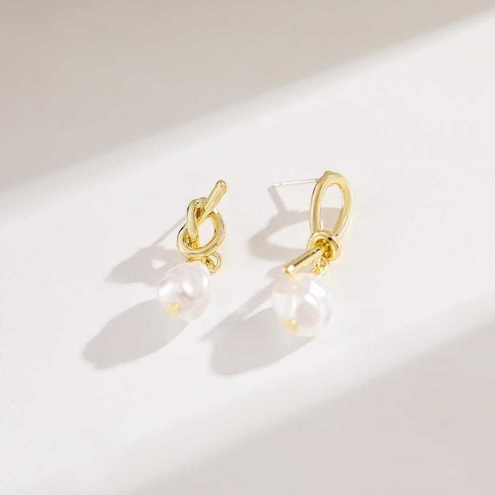 Boucles d'oreilles élégantes de couleur or pour femmes, tempérament blanc, boucles d'oreilles irrégulières, bijoux tendance, cadeaux