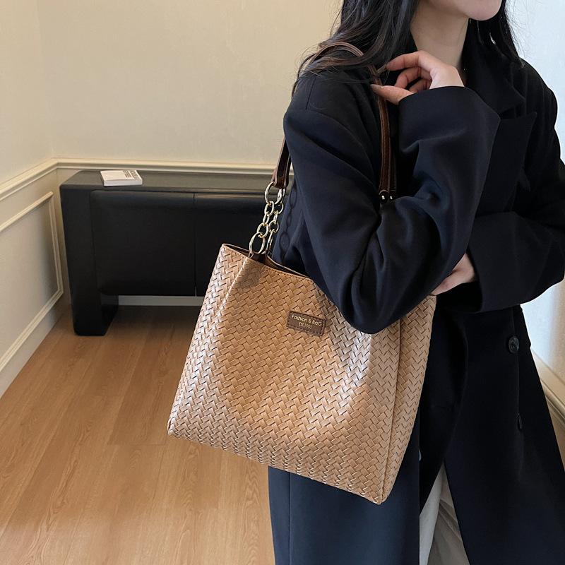 Large-capacity Retro Bag Women's Autumn and Winter Versatile 2025 New Casual Texture Shoulder Bag Commuter Tote Bag