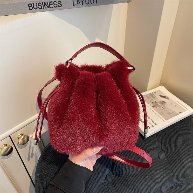

Fashiable Bucket Bag Soft Fluff Mini Shoulder Bags For Women 2026 Winter Trend Plush Handbags Crossbody Bag