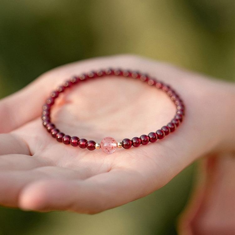 Women's Single-Loop Red Garnet Beaded Bracelet – Niche Design and Good Luck Charm