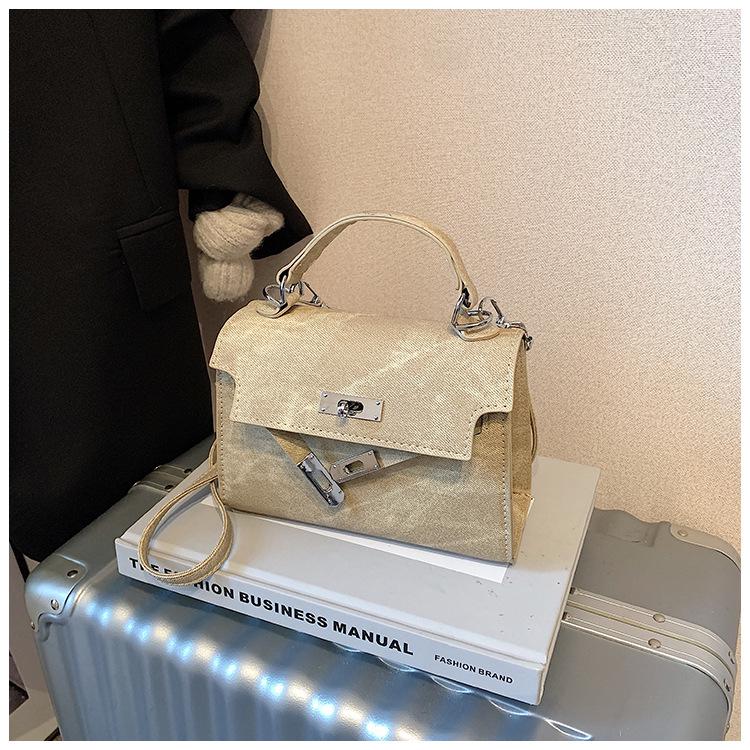 2026 Large-Capacity Retro Crossbody Small Square Bag with Lock Closure