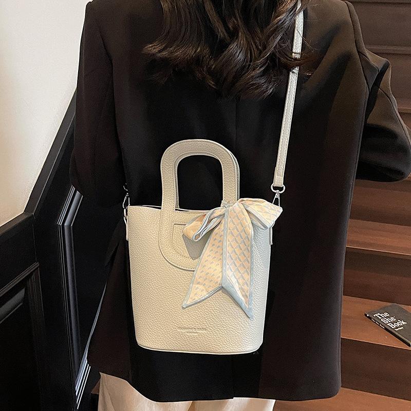 Casual bucket bag women's bag 2025 summer new Korean version of the vegetable basket bag hand-to-shoulder crossbody commuter bag