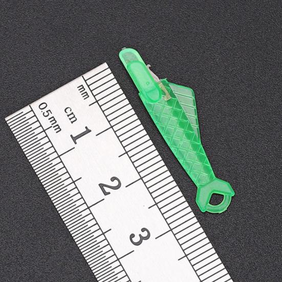 Mini Needle Threader Beginner Automatic Threading Tool Fish Design Sewing Threader for Hand Sewing And Machine Use DIY Craft And Repair