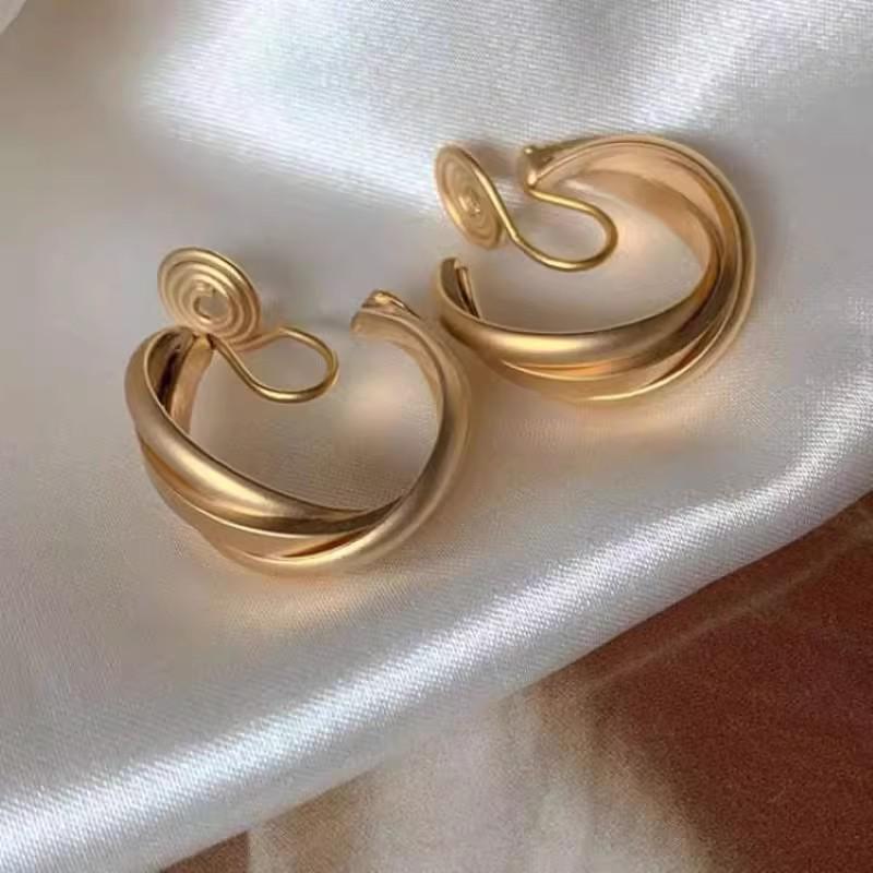 2025 Retro Gold Hong Kong Style Hoop Earrings: Lightweight, Luxurious Women's Ear Hoops with Metal Clips.
