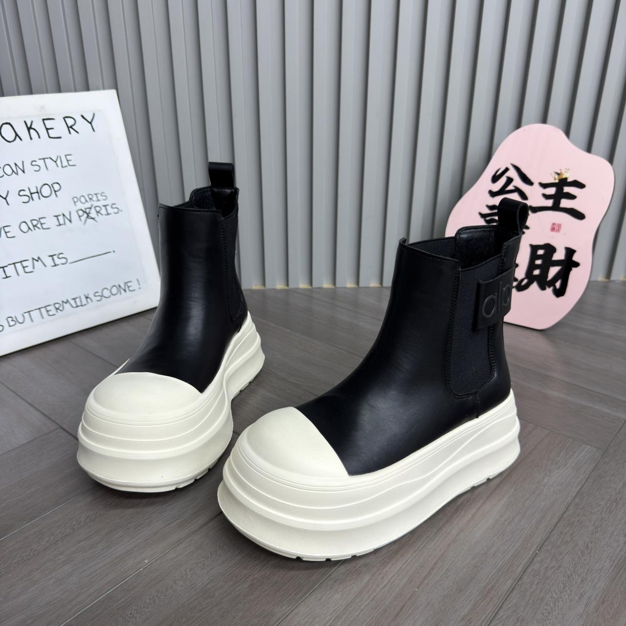 

Маленькие ботильоны челси женские 2025 новая мода универсальные на толстой подошве маффин абсолютные ботинки мартин дымчатые ботинки 40 чёрный