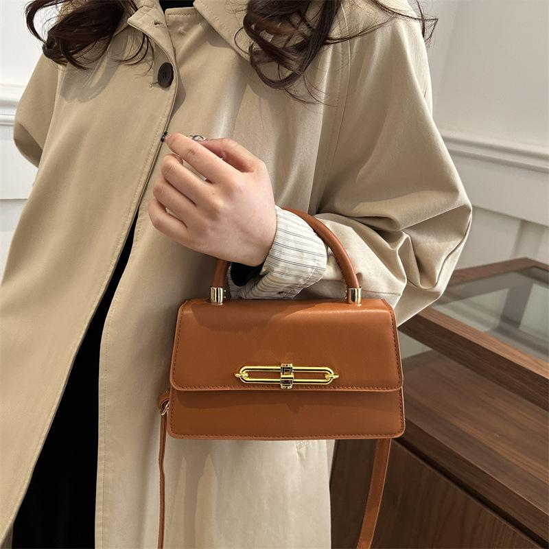 French niche underarm small bag female texture small square bag personalized lock fashion shoulder messenger bag